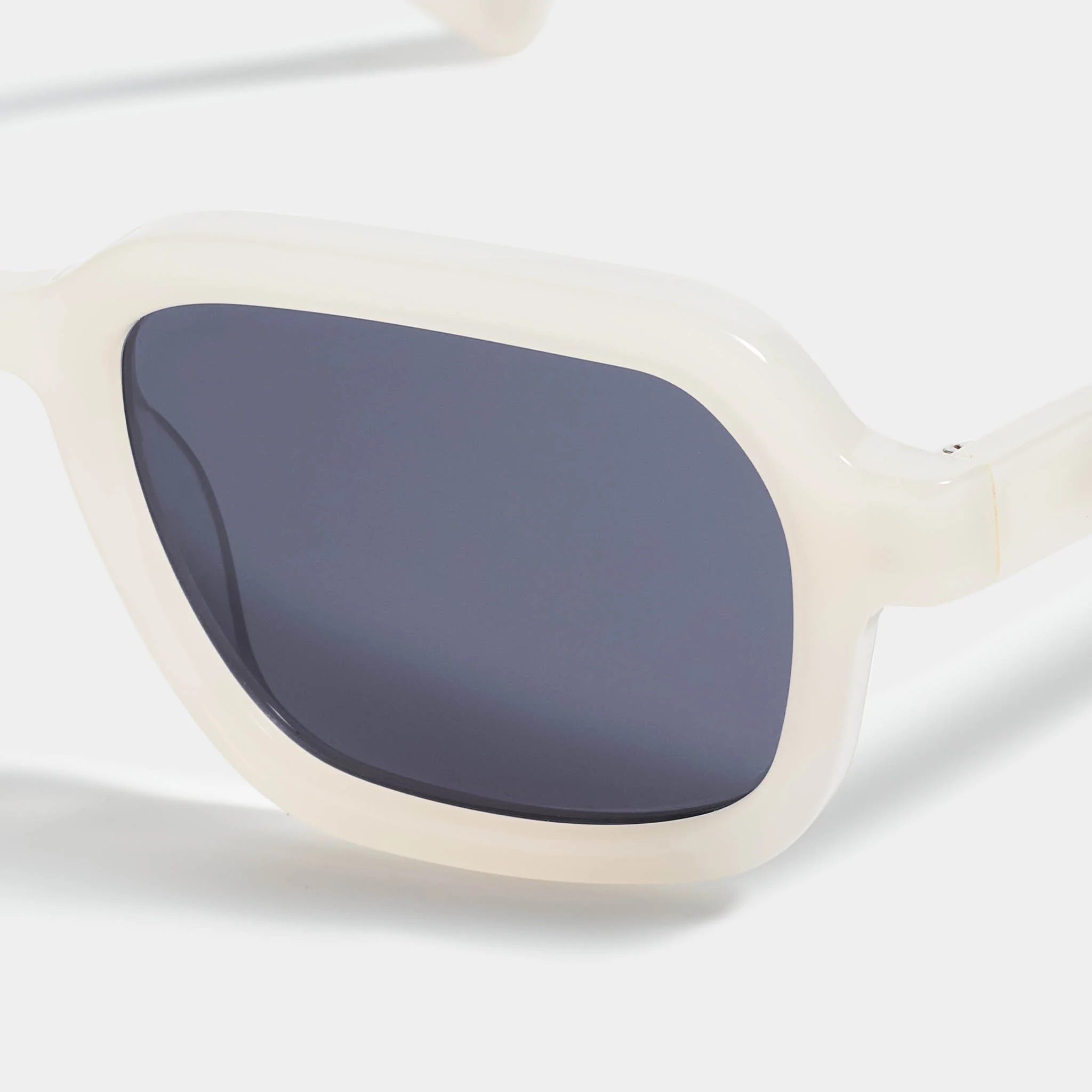 Dreamgaze II – Milky Beige / Gray - Image 7