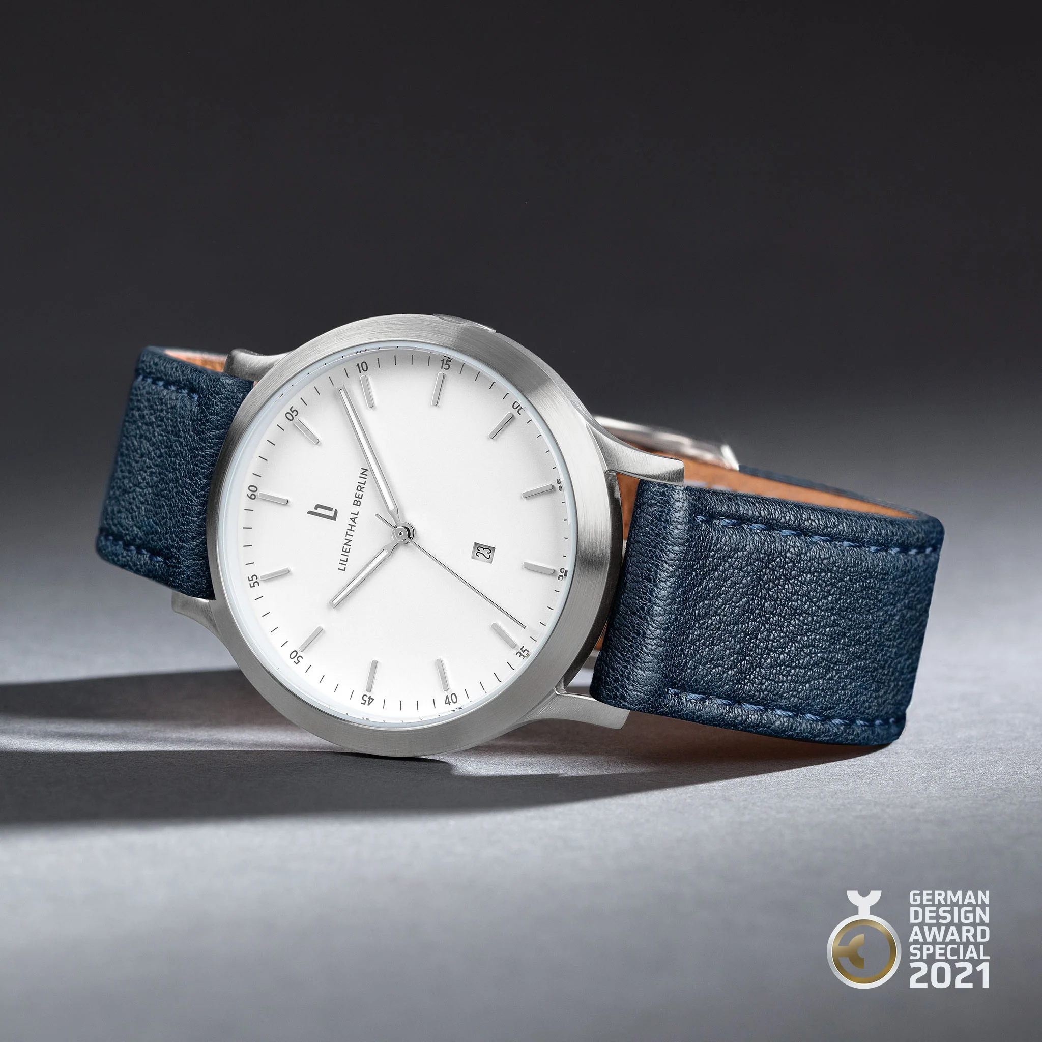Huxley – Silver White - Image 3
